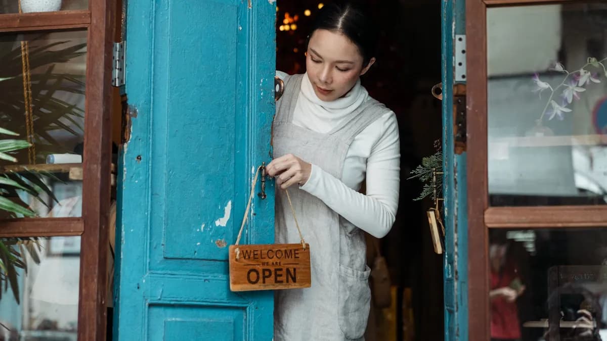 Khai Trương Cửa Hàng Mỹ Phẩm: Checklist Trước Ngày Mở Và Cách Làm Khuyến Mãi