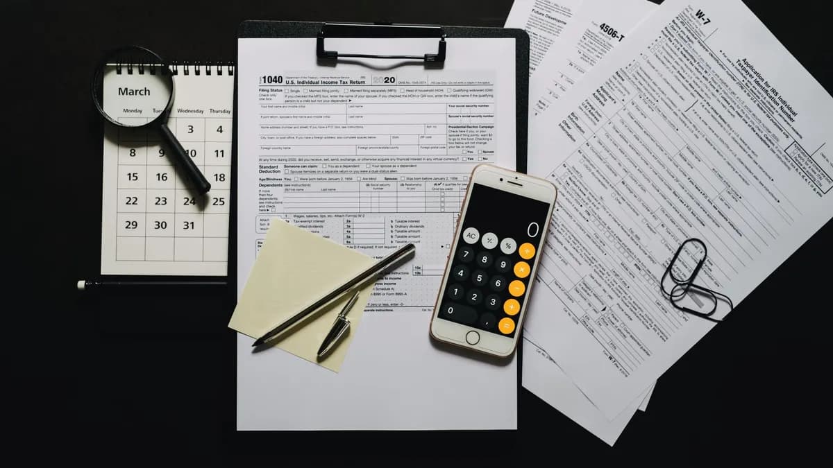 Quy Trình Xuất Hóa Đơn VAT Khi Bán Sỉ Mỹ Phẩm Chi Tiết Từ A-Z