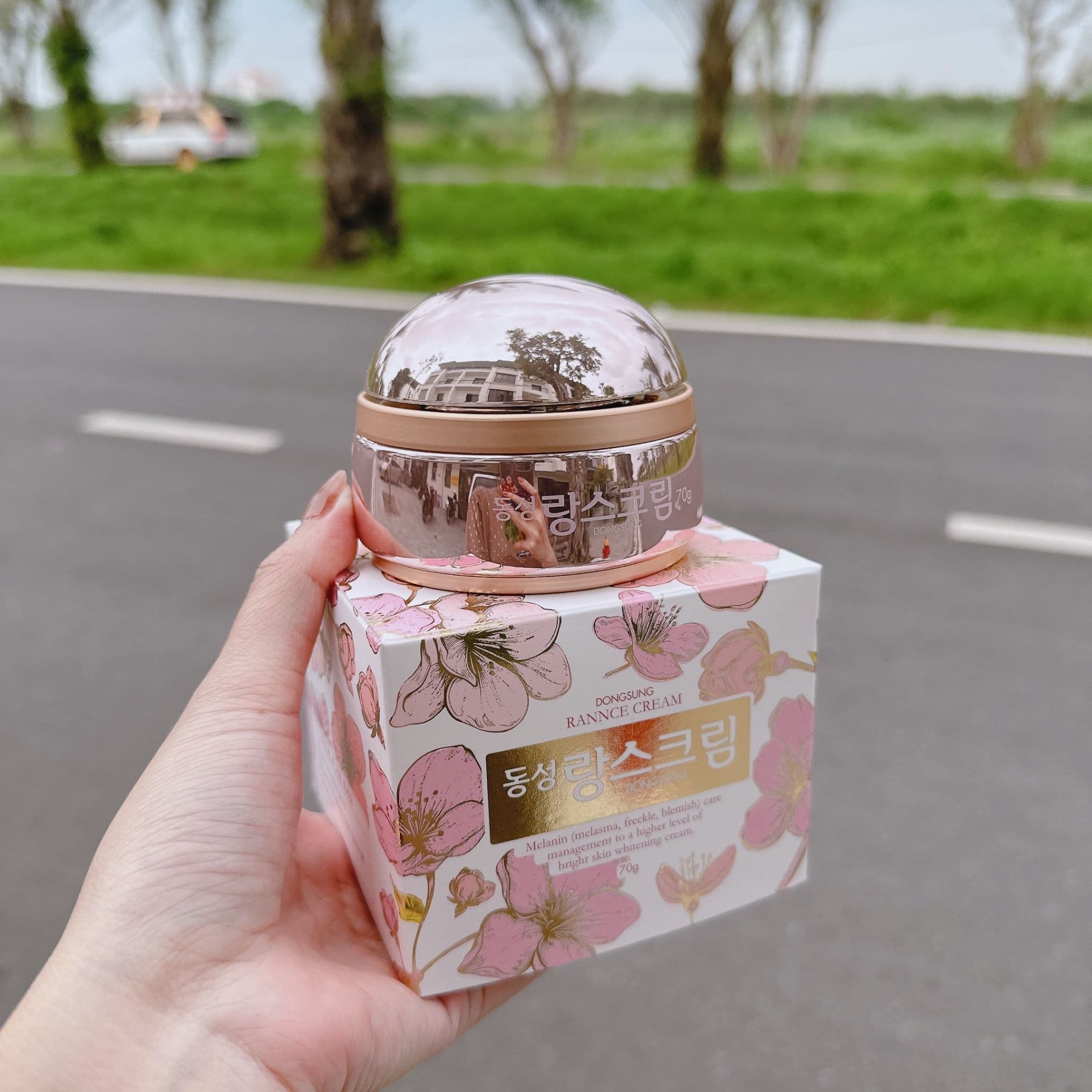 Kem nám Dongsung phiên bản giới hạn Hoa Anh đào